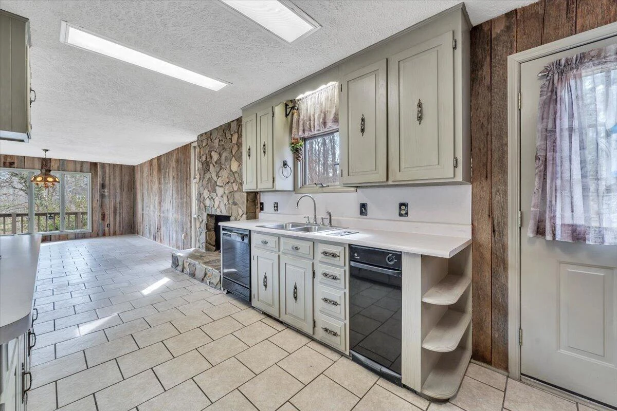 2768 Lake Retreat RD - Photo 19