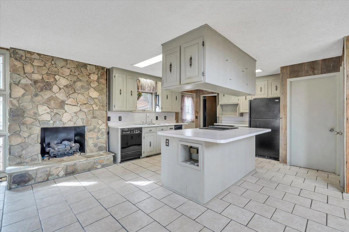 2768 Lake Retreat RD - Photo 21