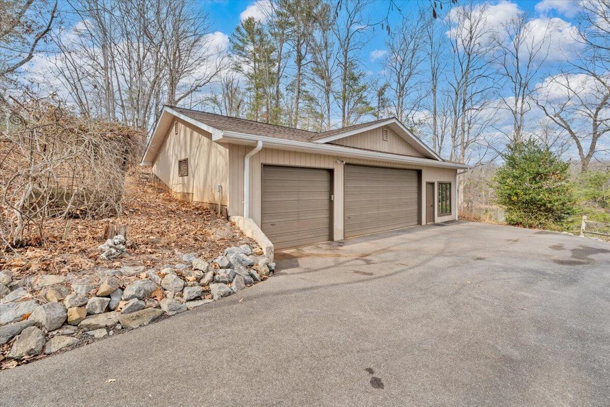 2768 Lake Retreat RD - Photo 74