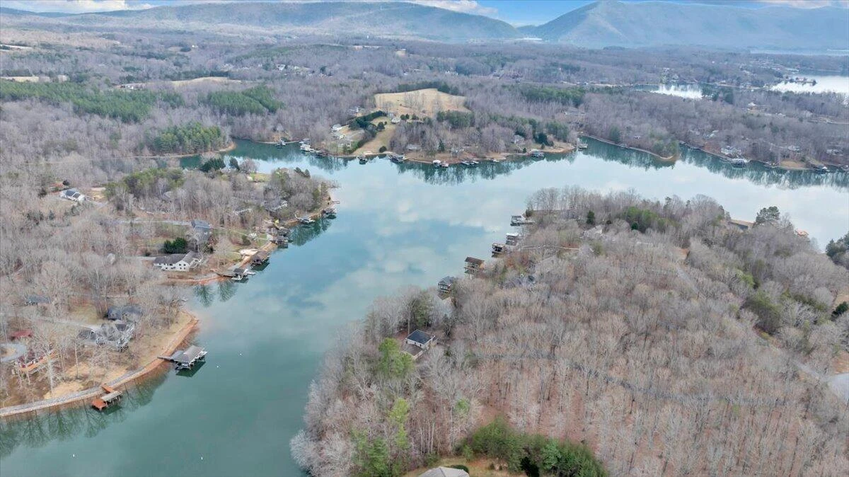 2768 Lake Retreat RD - Photo 89