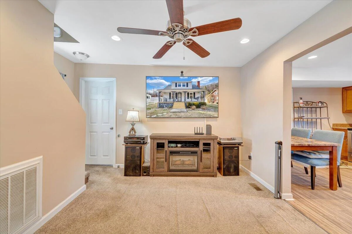 2721 Garden City BLVD SE - Photo 10