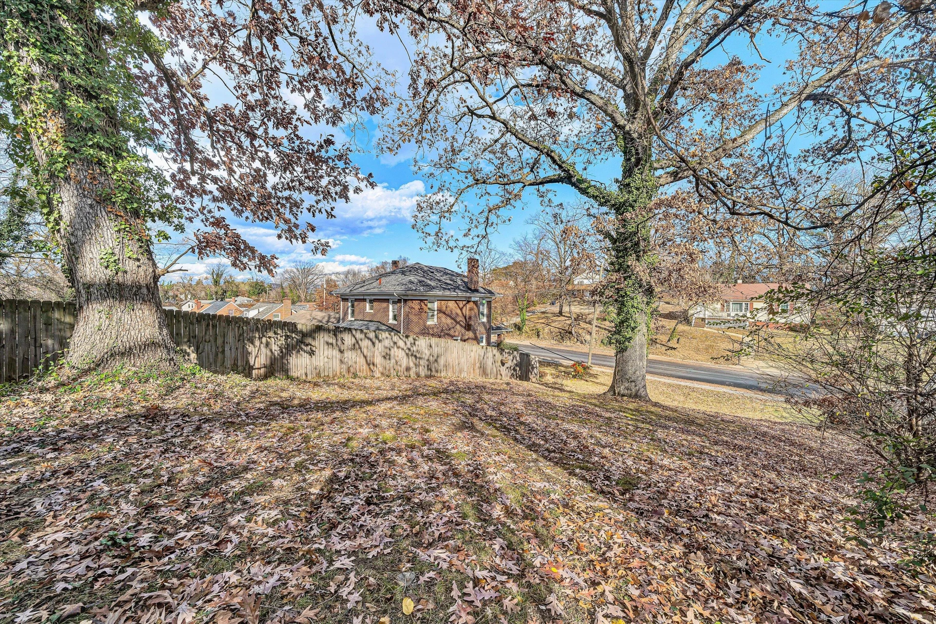 2126 Colgate ST NE - Photo 3