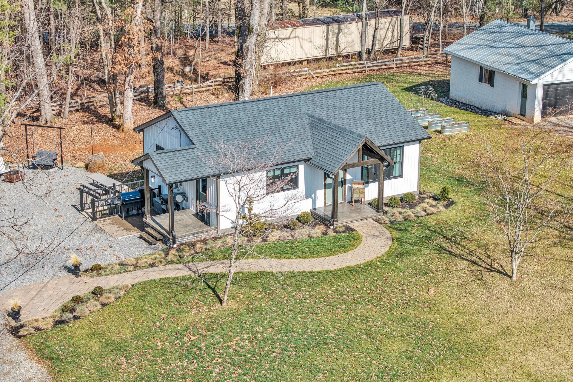 1990 Edwardsville RD - Photo 4