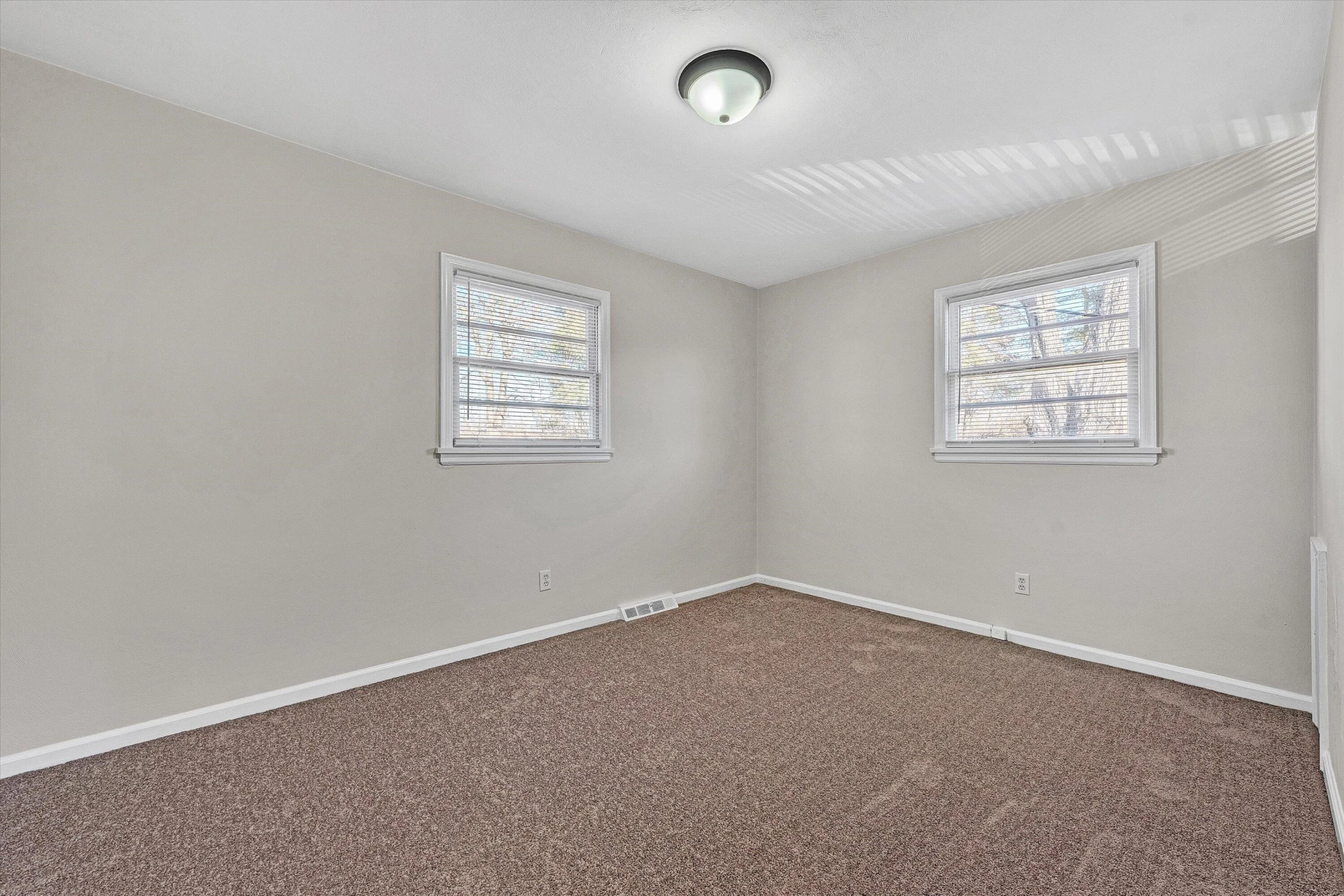 4524 Ohio ST NE #& 4528 - Photo 17