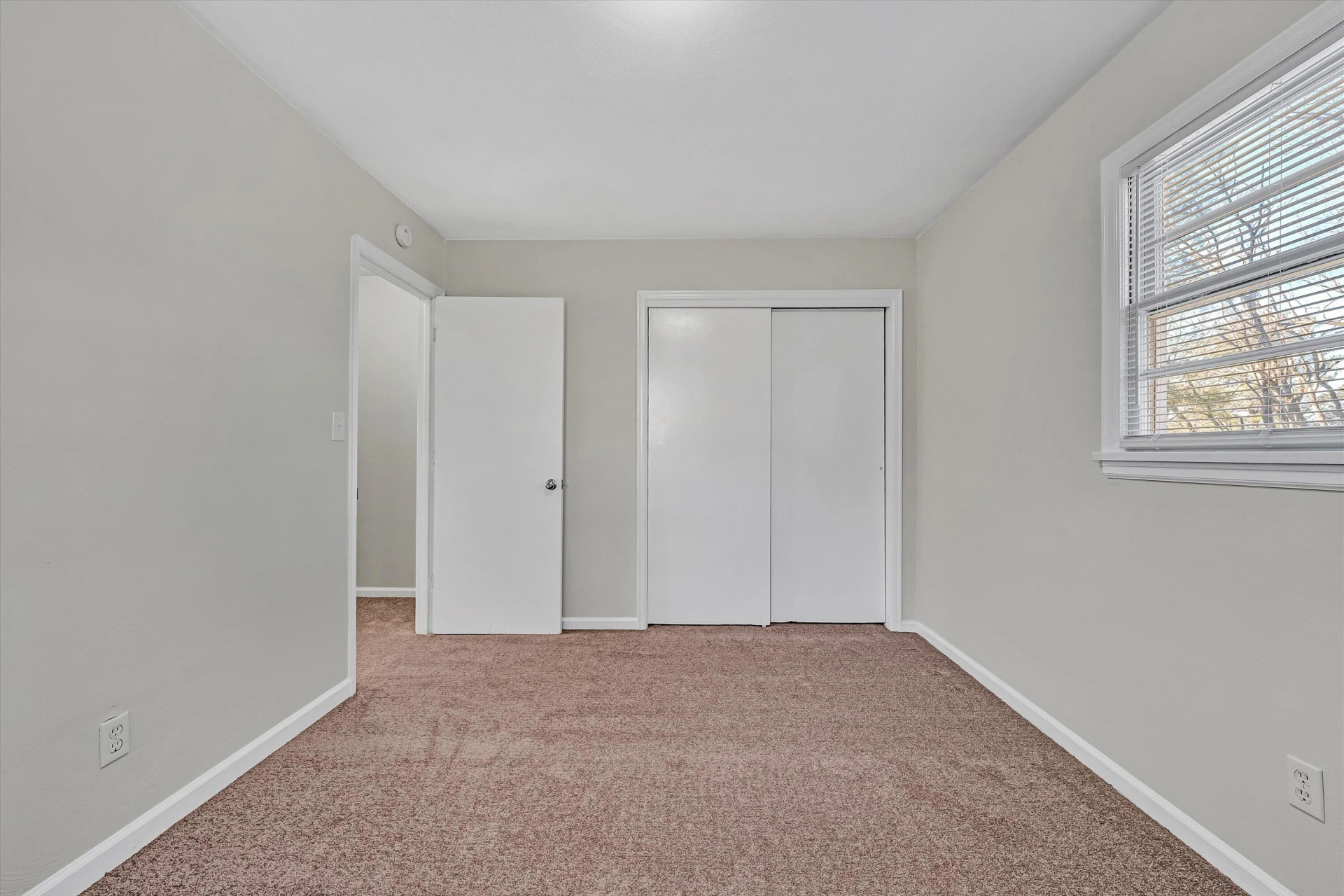 4524 Ohio ST NE #& 4528 - Photo 18