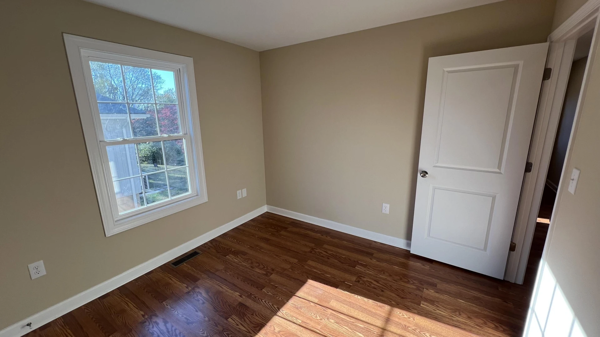 1710 Wallace AVE NE - Photo 10