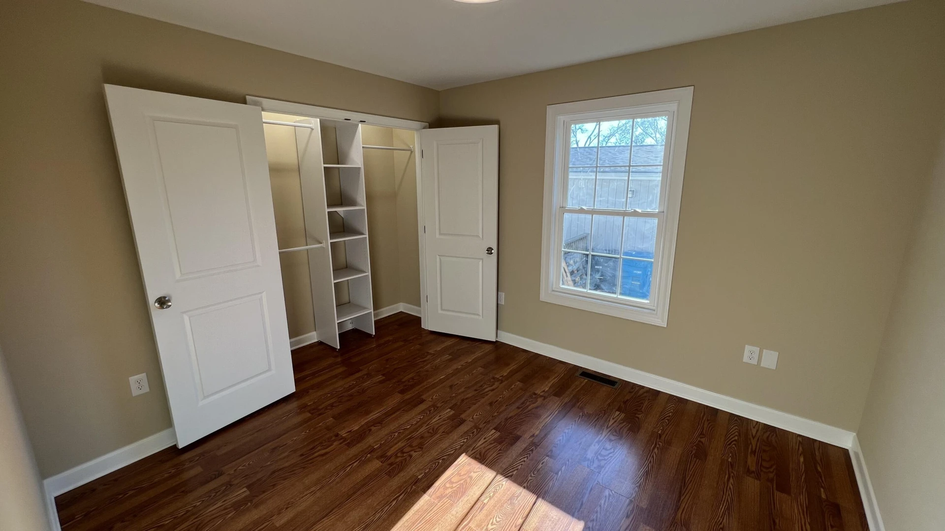 1710 Wallace AVE NE - Photo 11