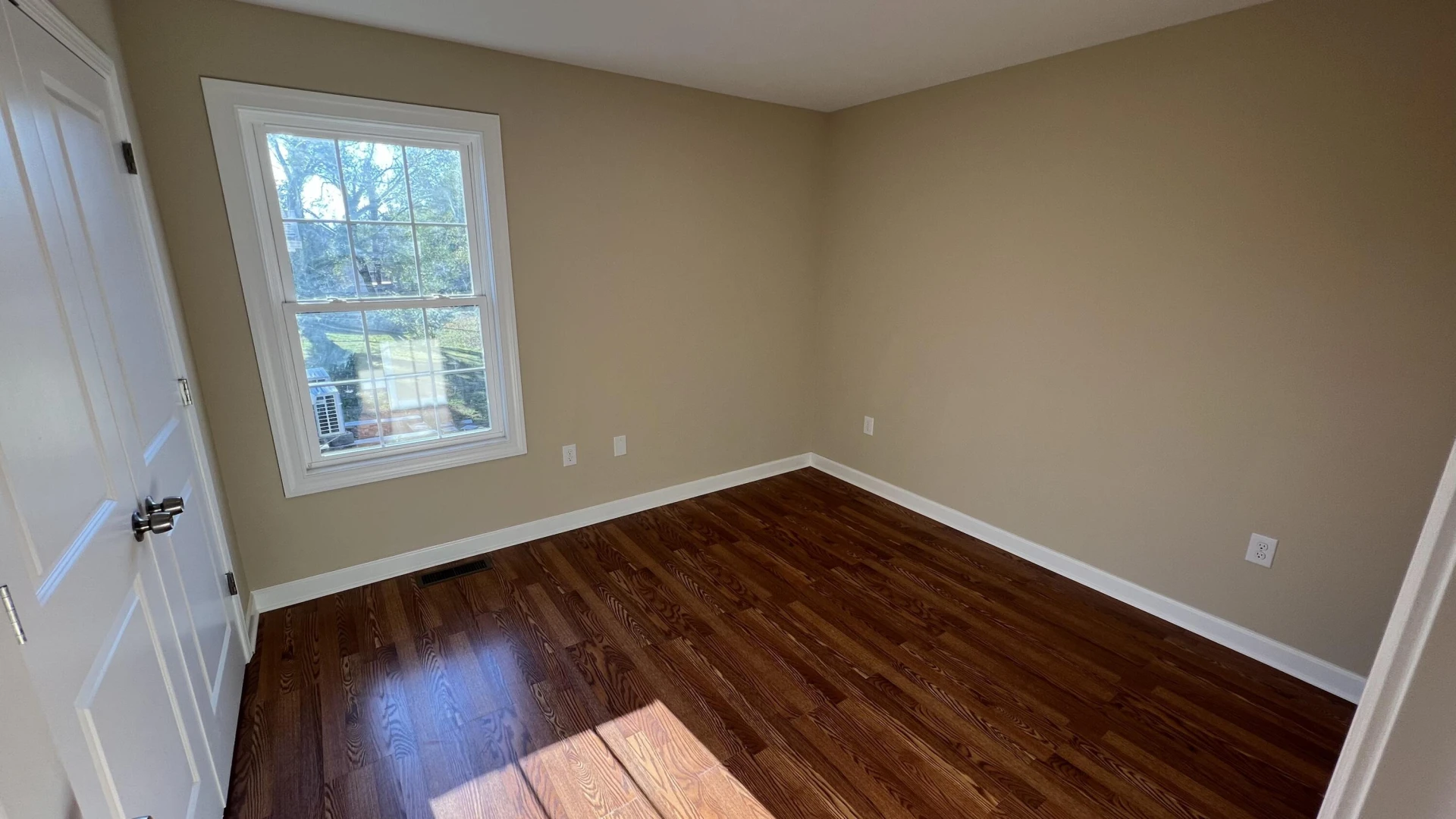 1710 Wallace AVE NE - Photo 12