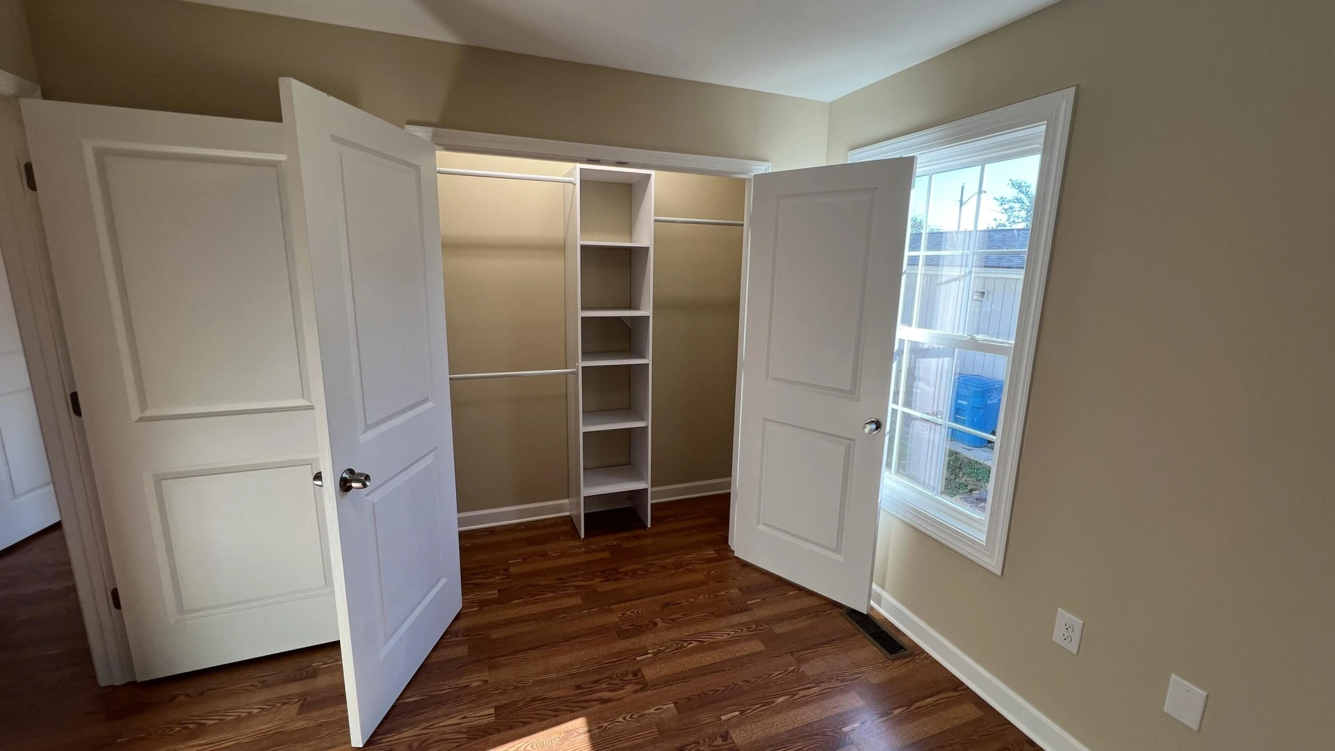 1710 Wallace AVE NE - Photo 13