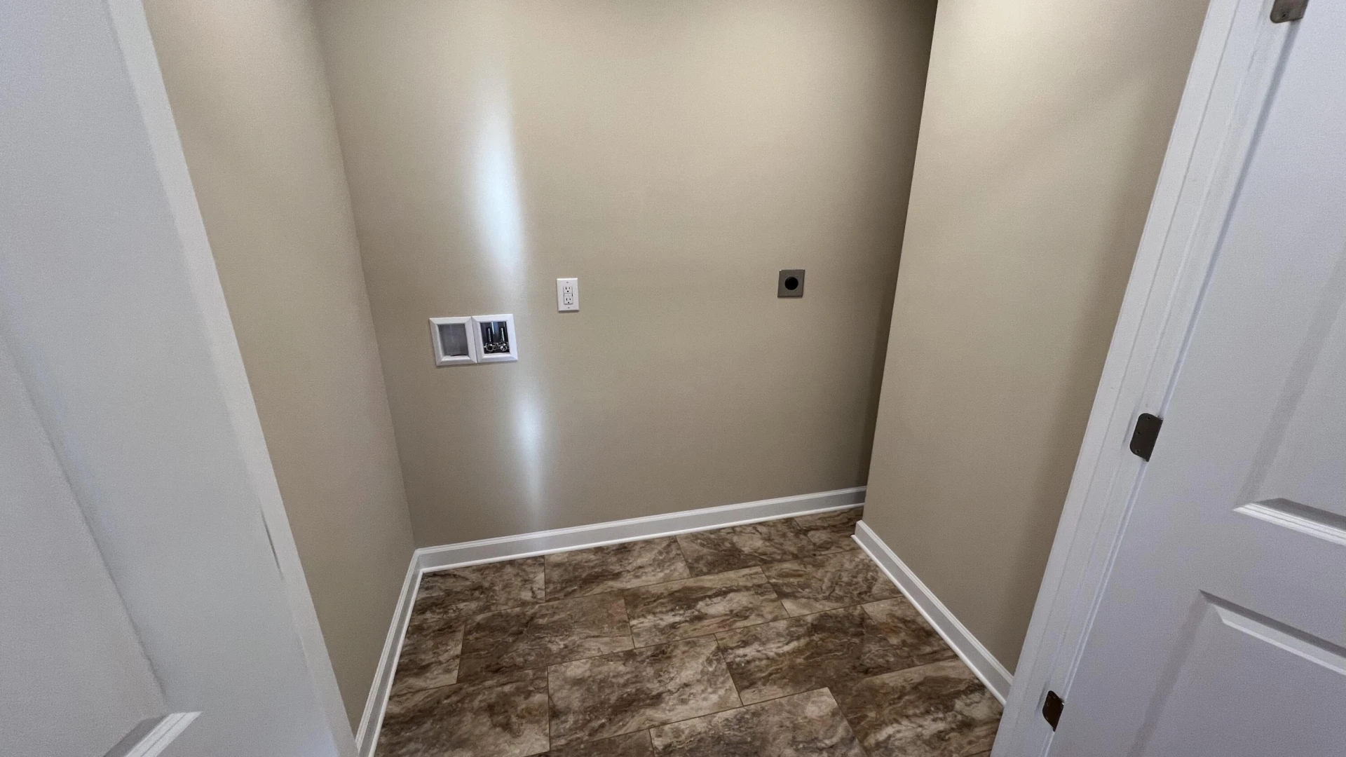 1710 Wallace AVE NE - Photo 15
