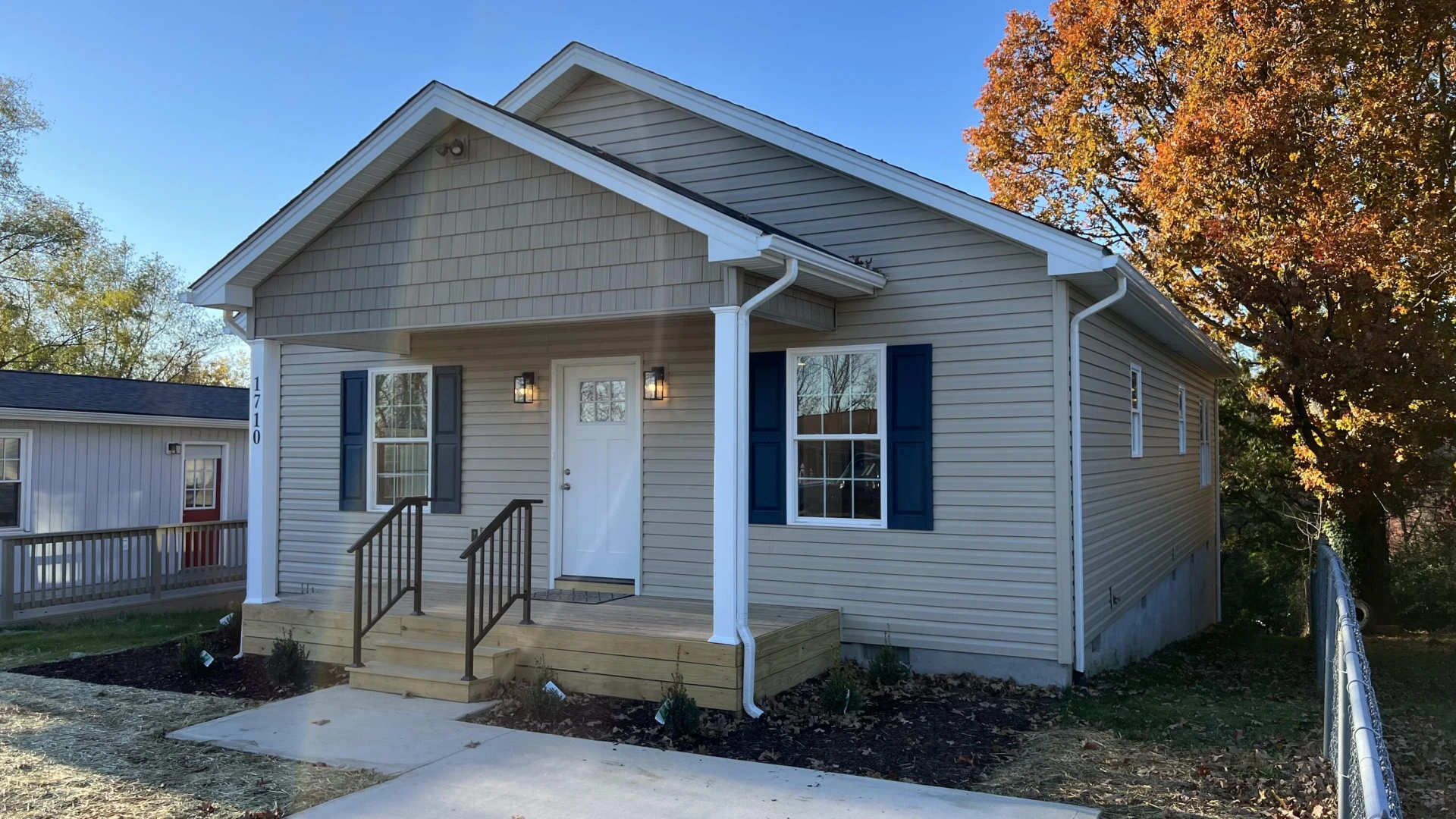 1710 Wallace AVE NE - Photo 17