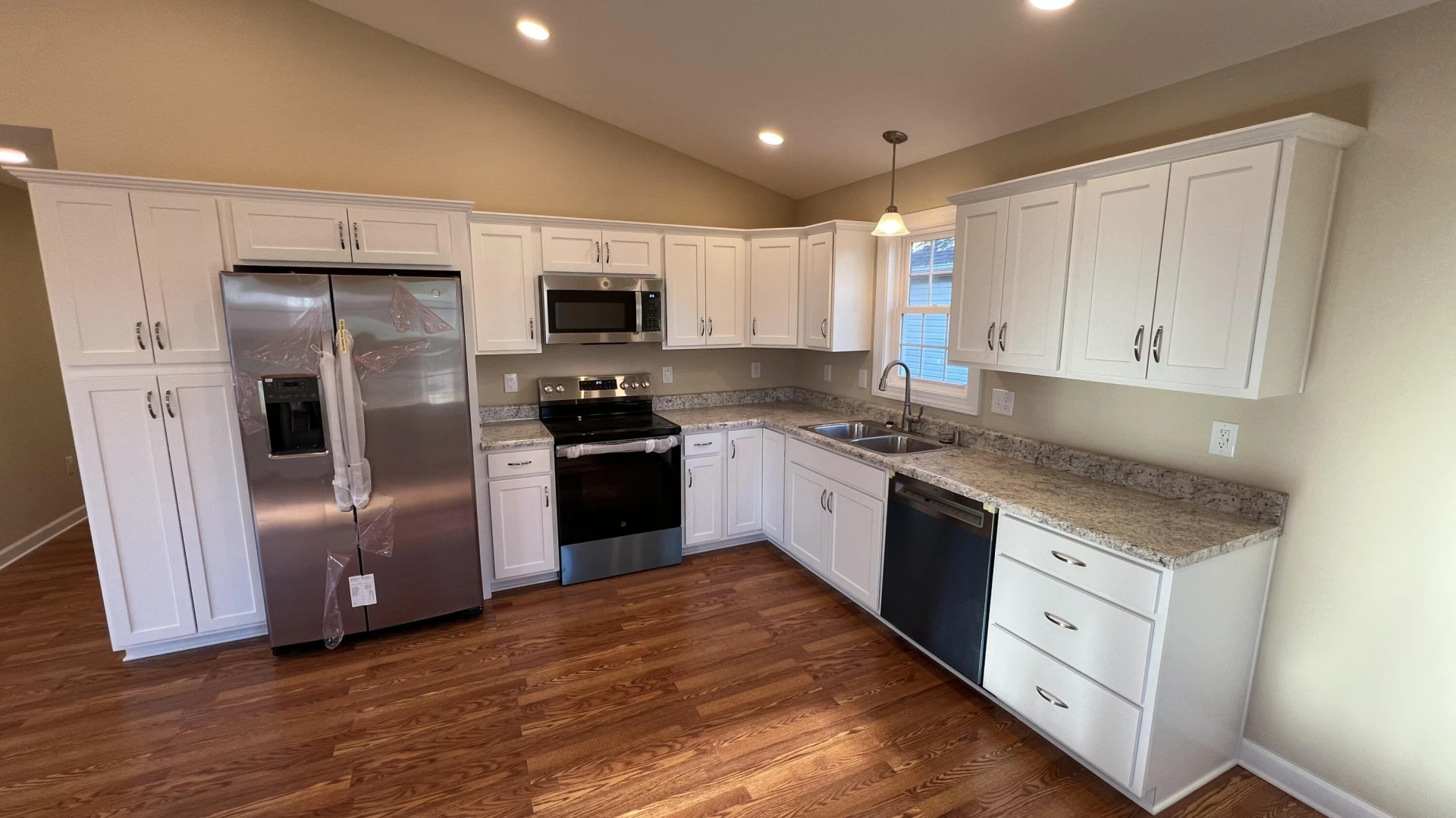 1710 Wallace AVE NE - Photo 2