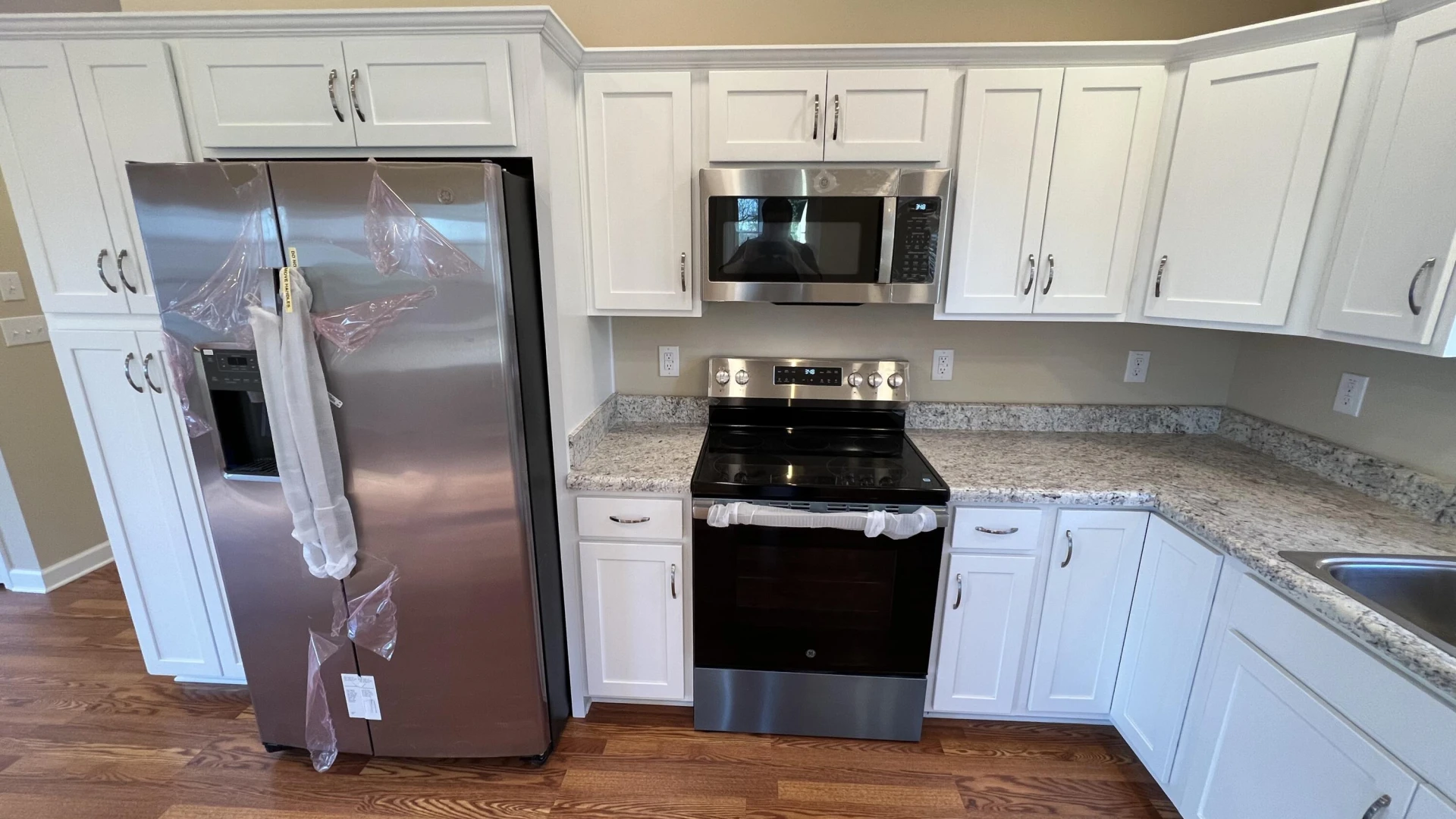 1710 Wallace AVE NE - Photo 3