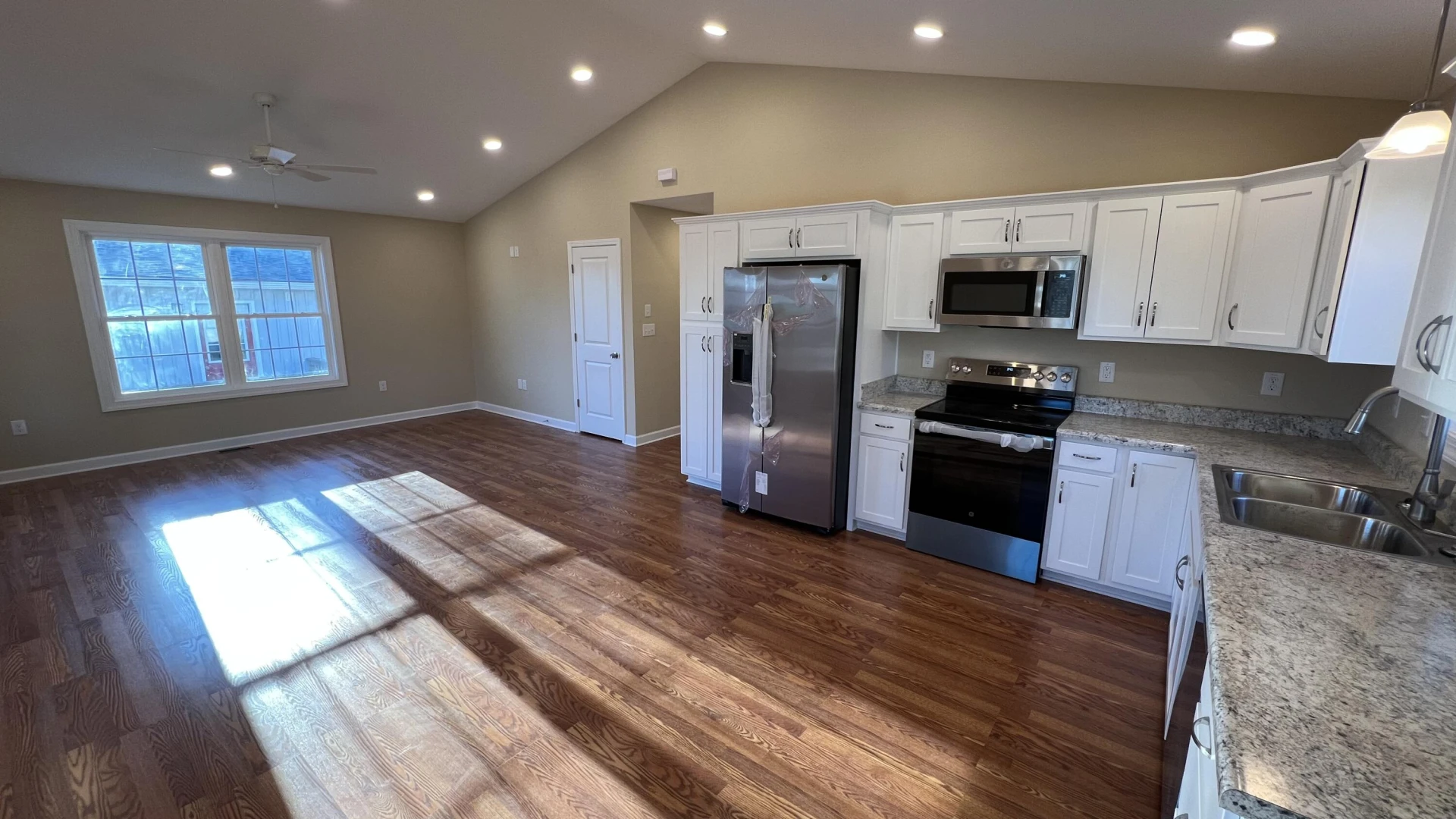 1710 Wallace AVE NE - Photo 5