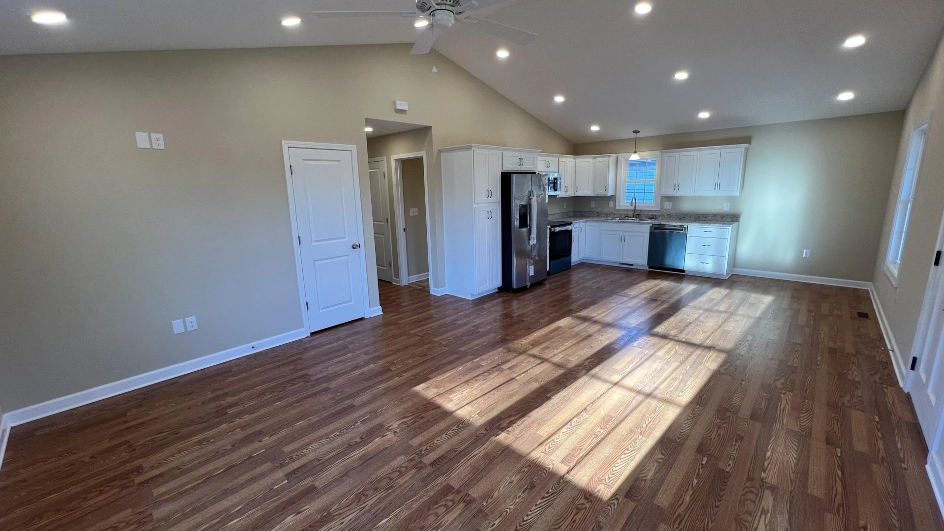 1710 Wallace AVE NE - Photo 6