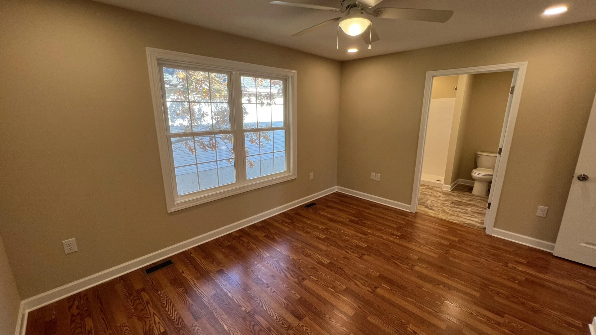 1710 Wallace AVE NE - Photo 7
