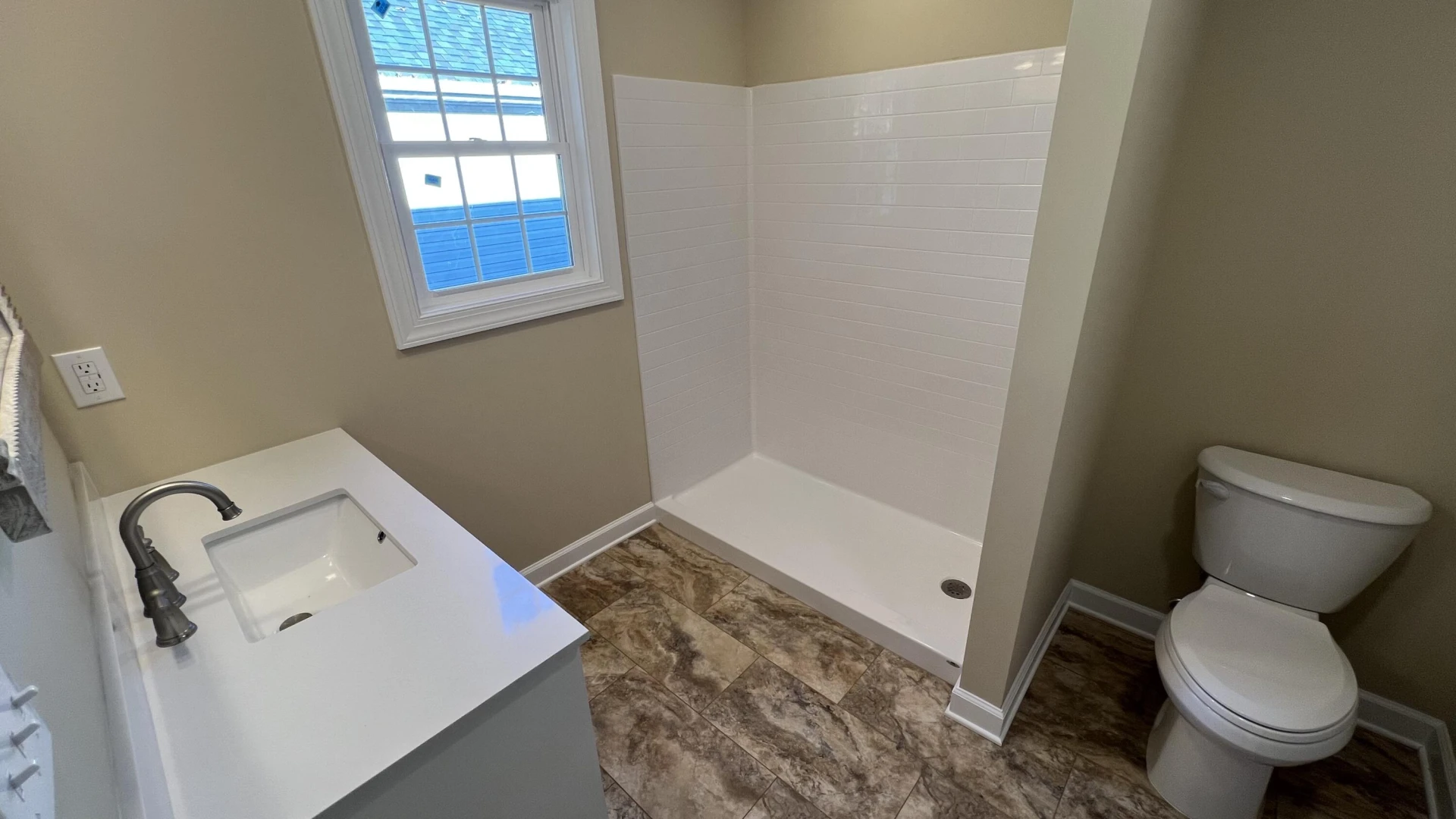 1710 Wallace AVE NE - Photo 9