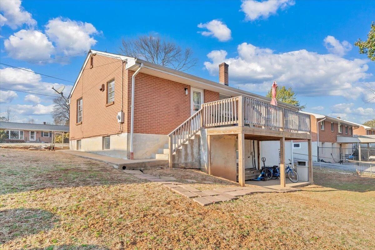 909 Chester AVE - Photo 36
