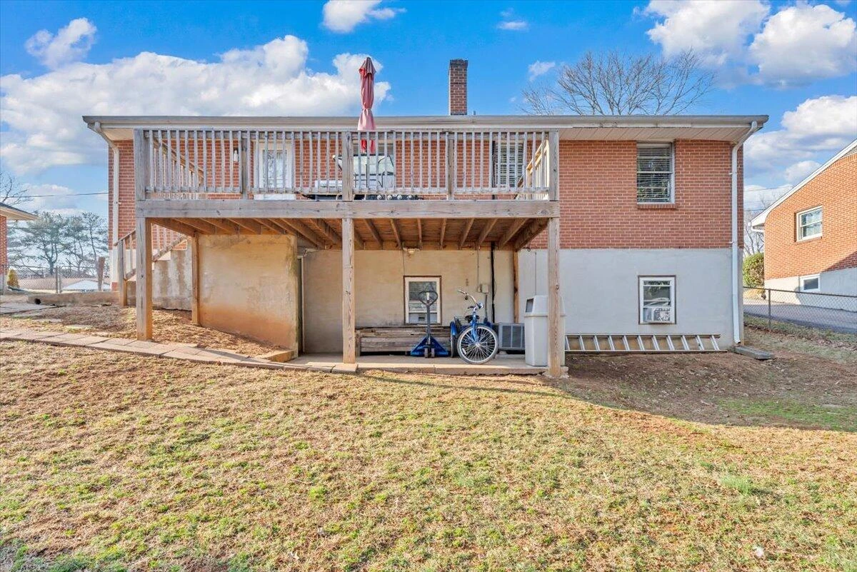 909 Chester AVE - Photo 37