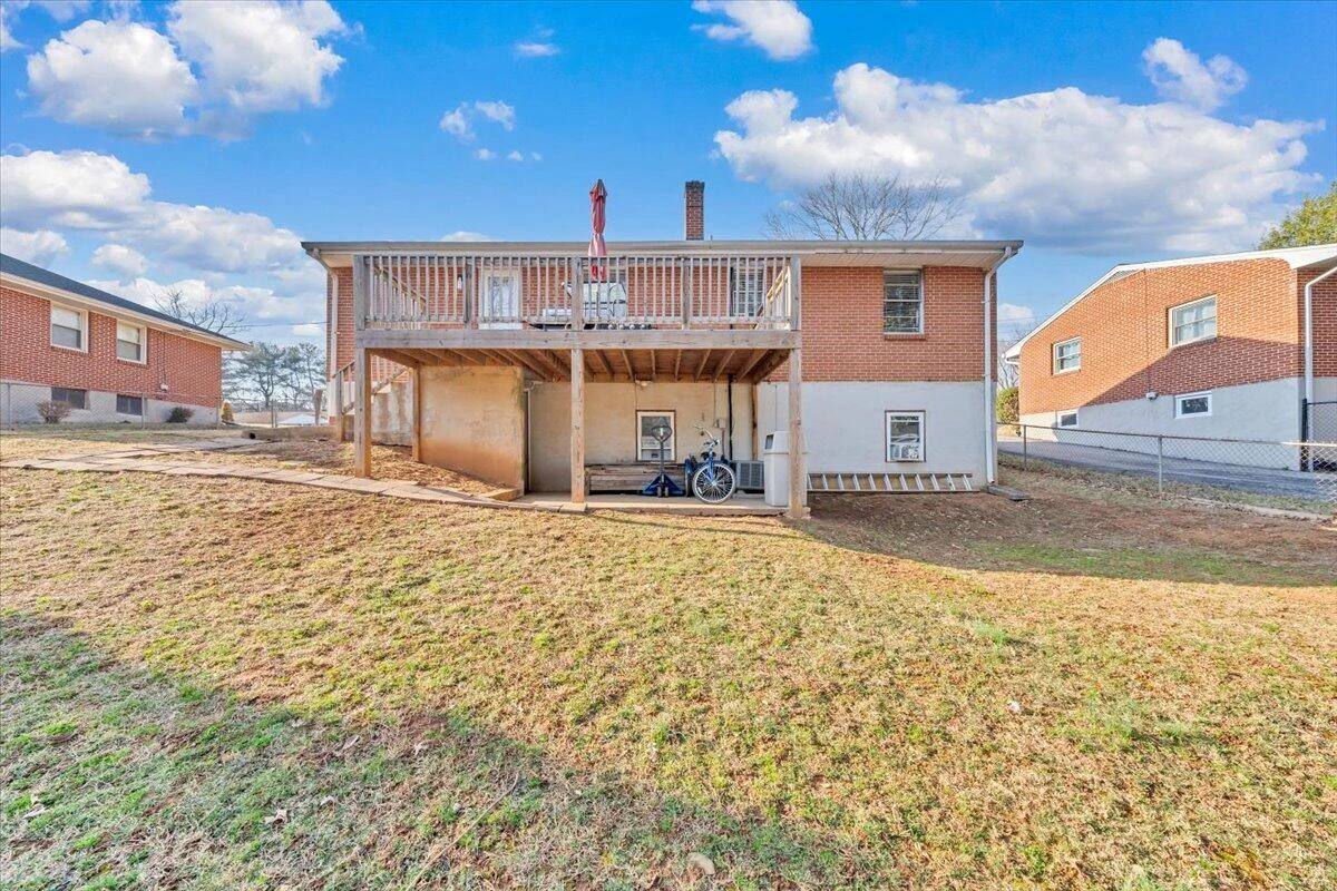 909 Chester AVE - Photo 38