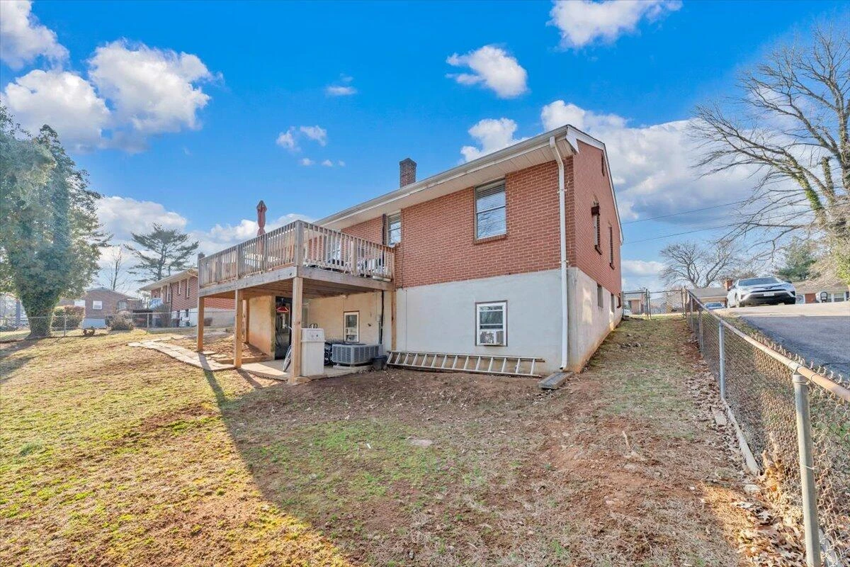 909 Chester AVE - Photo 40