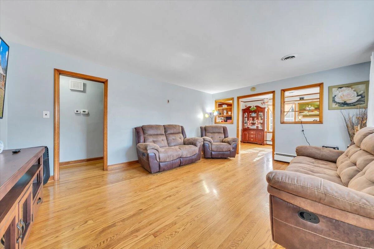 909 Chester AVE - Photo 4