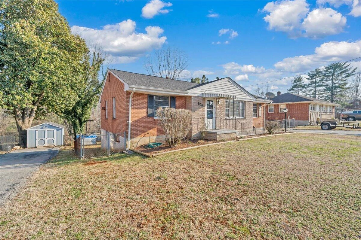 909 Chester AVE - Photo 42