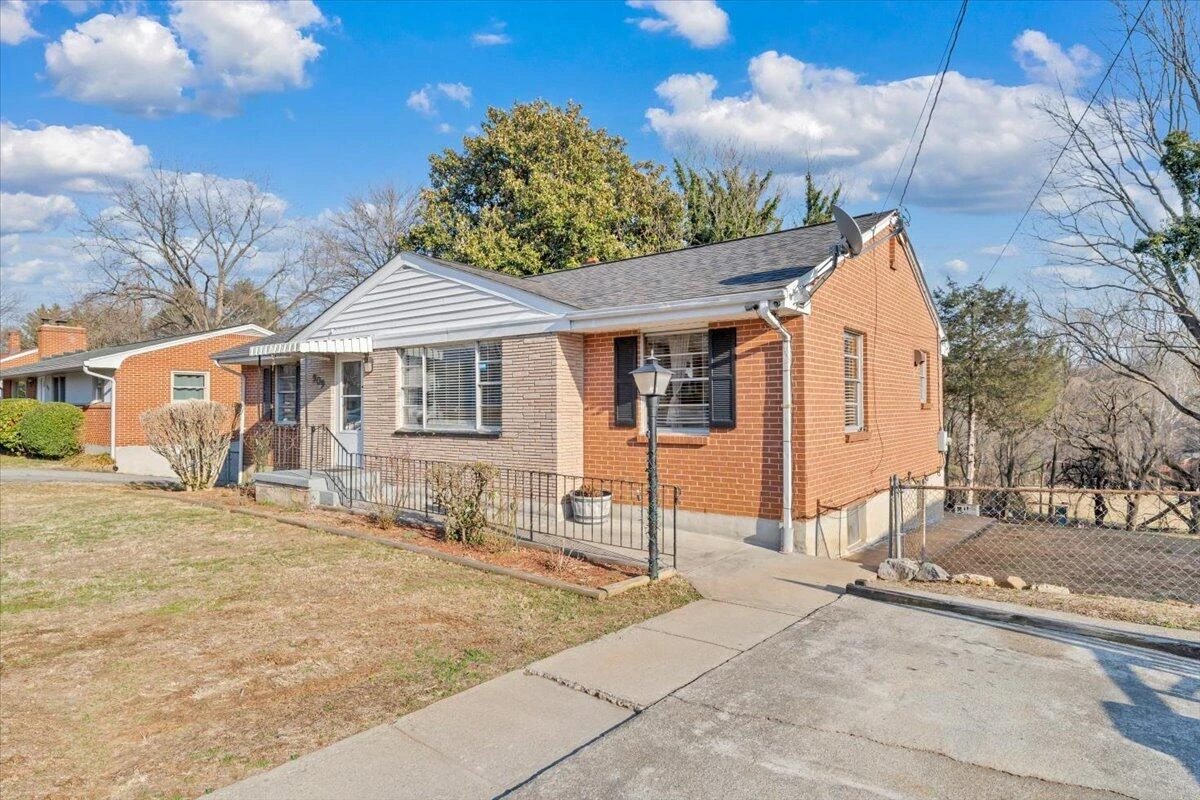 909 Chester AVE - Photo 45