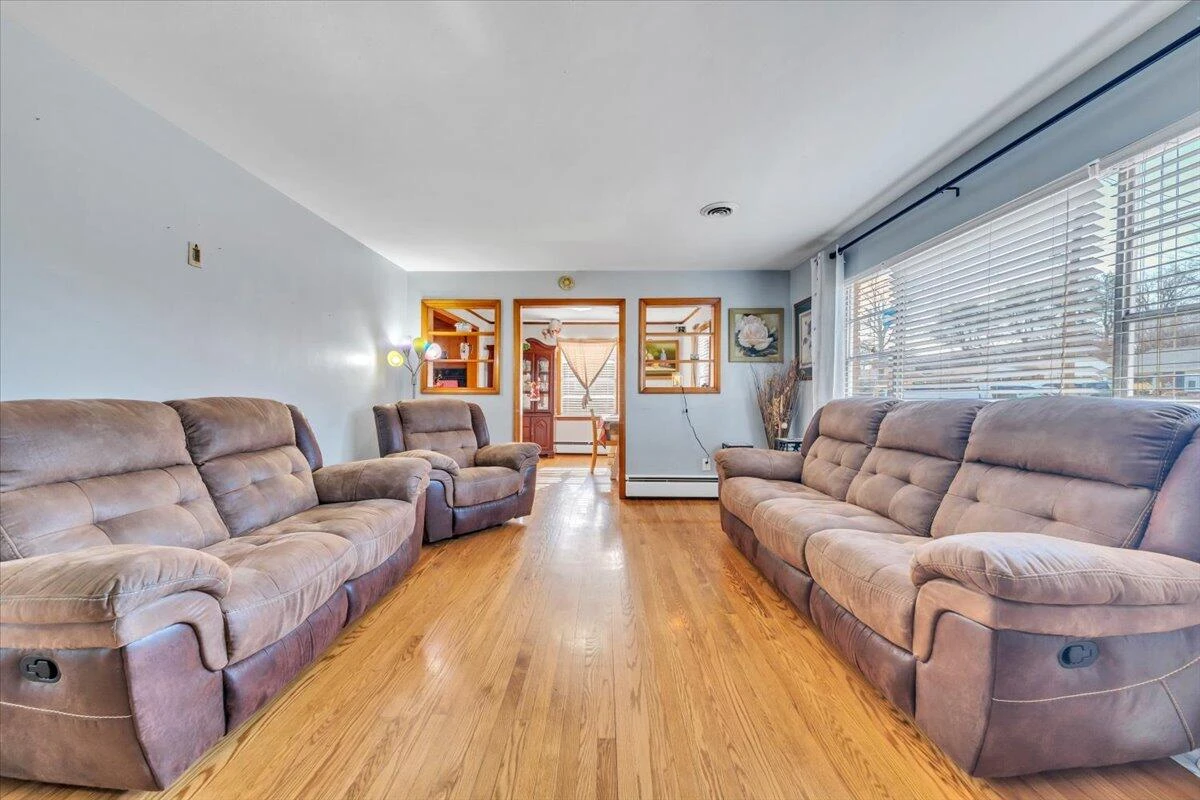 909 Chester AVE - Photo 5