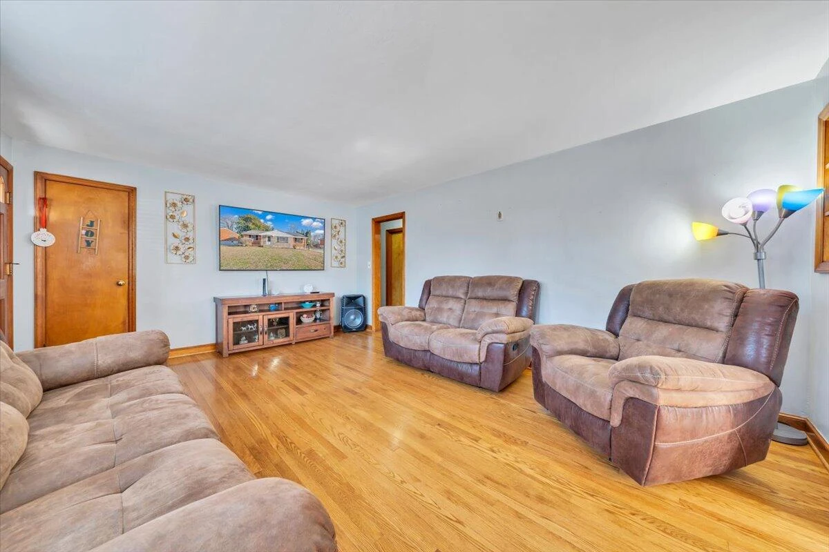 909 Chester AVE - Photo 7