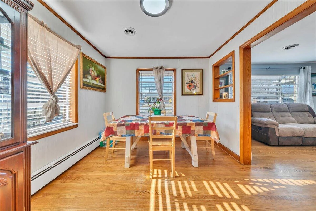 909 Chester AVE - Photo 9