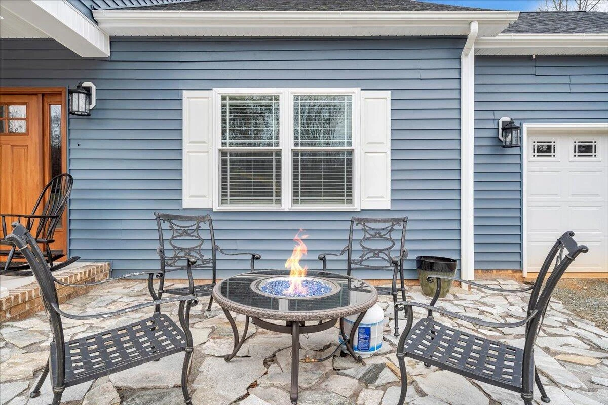 131 Belvior CIR - Photo 5