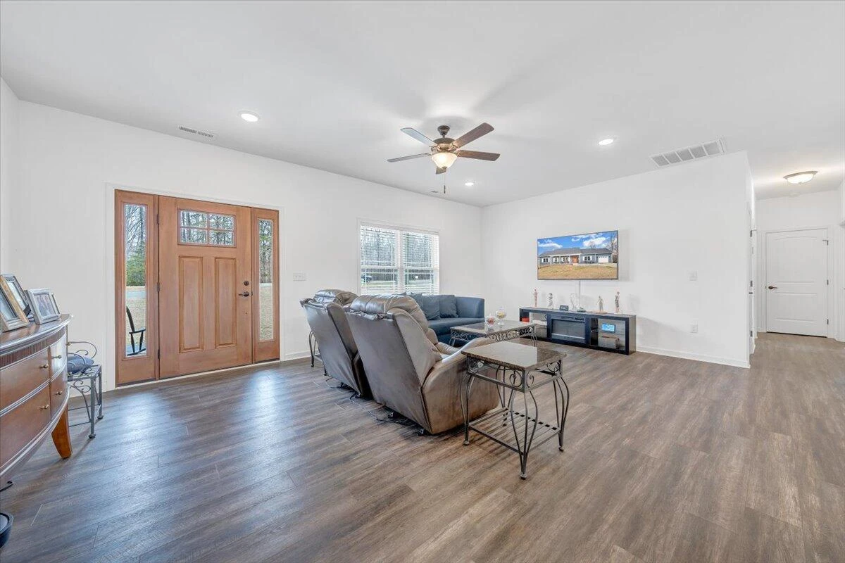 131 Belvior CIR - Photo 8