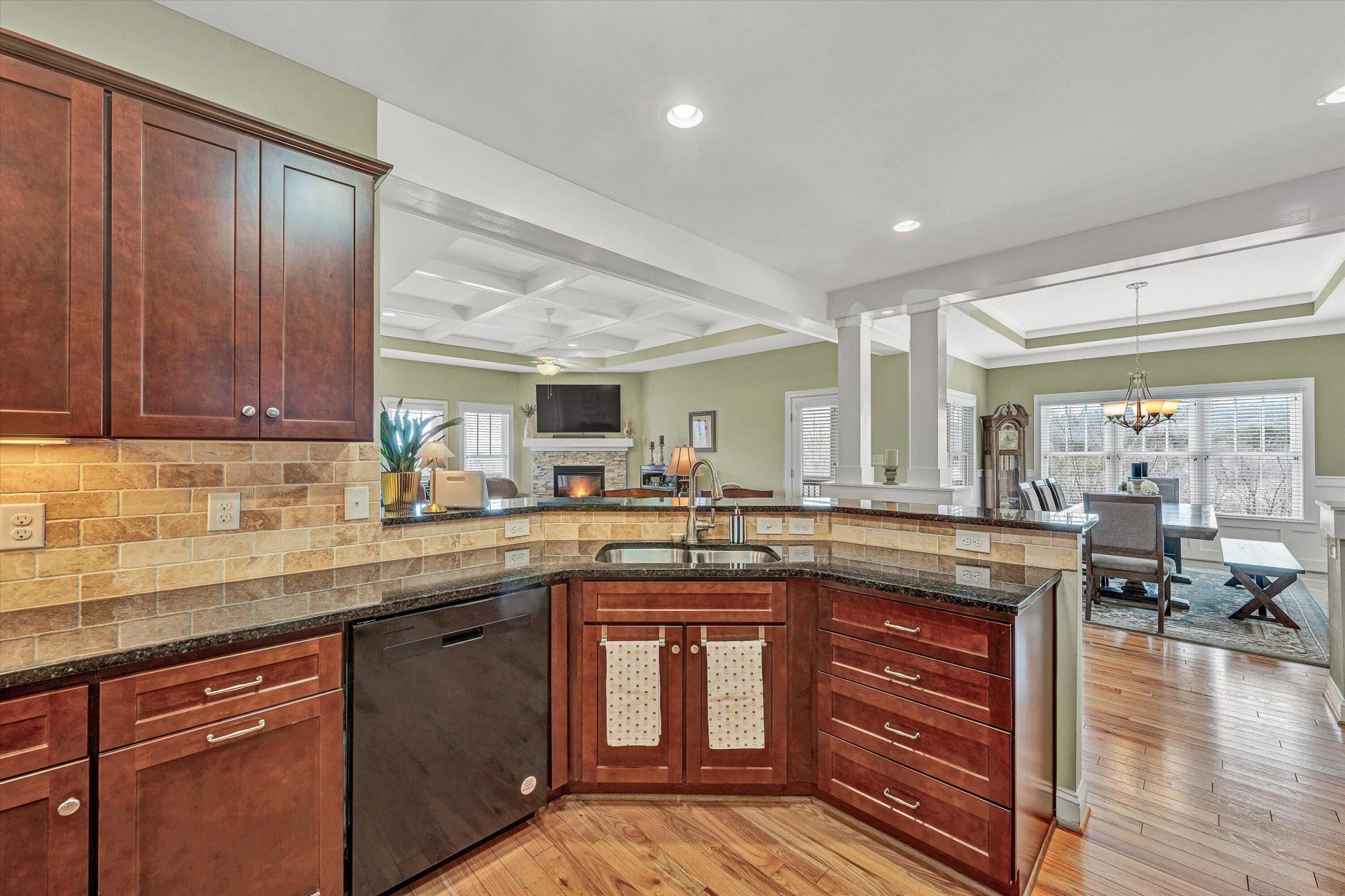 5690 Sullivan LN - Photo 18