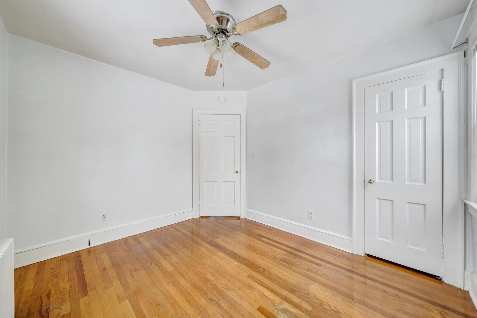 1605 Syracuse AVE NW - Photo 21