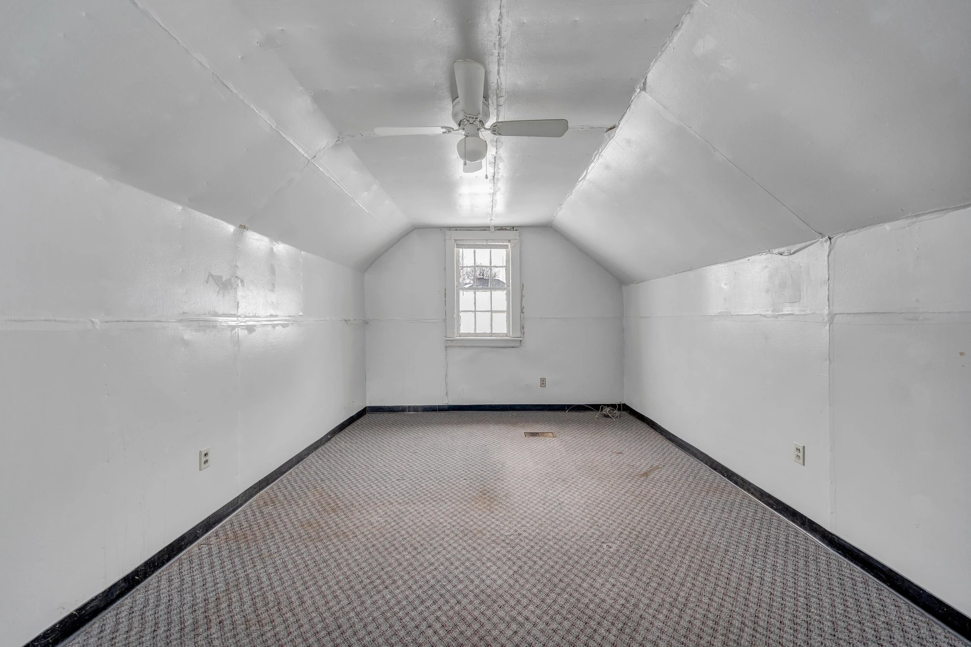 1605 Syracuse AVE NW - Photo 25