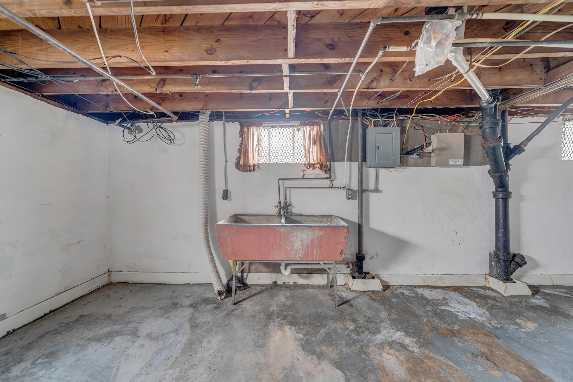 1605 Syracuse AVE NW - Photo 27
