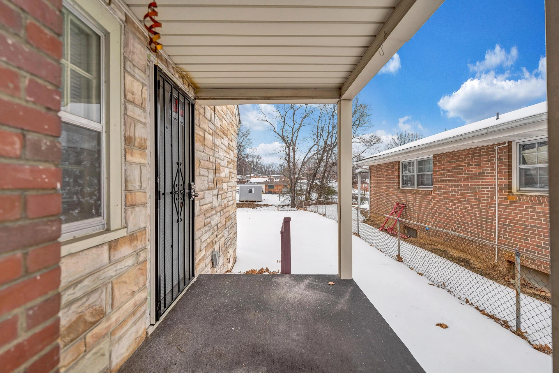 1605 Syracuse AVE NW - Photo 30