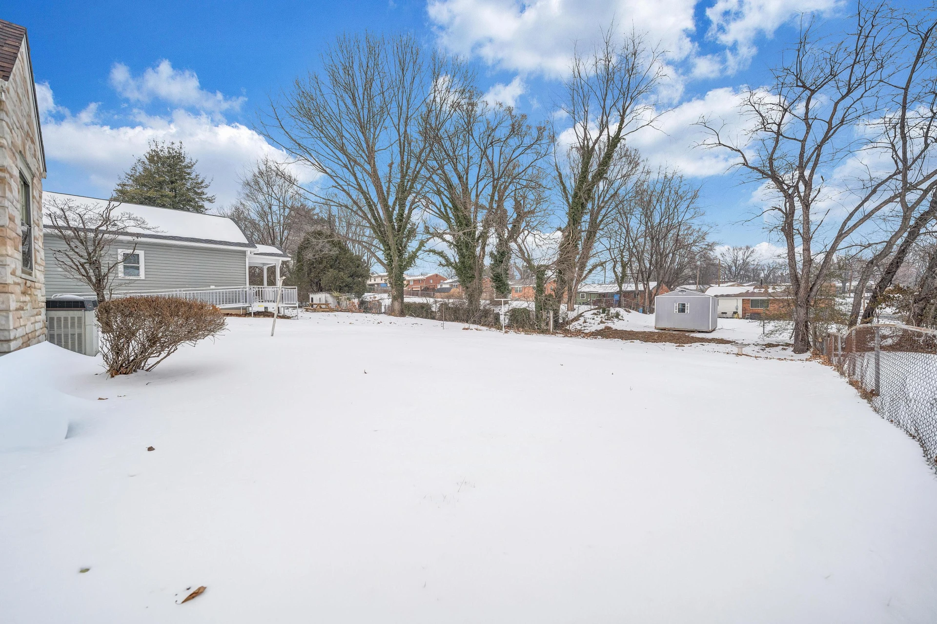 1605 Syracuse AVE NW - Photo 31