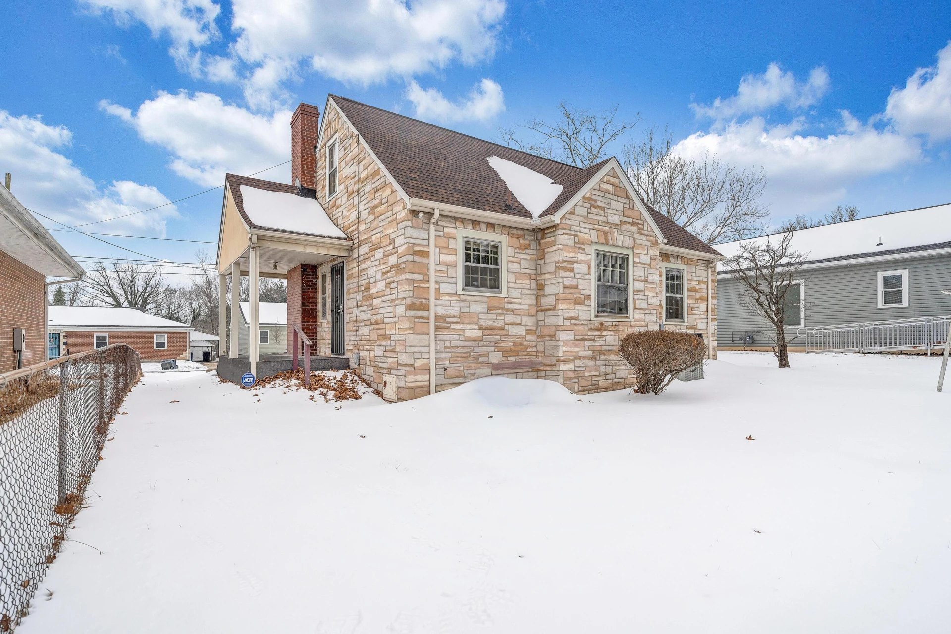 1605 Syracuse AVE NW - Photo 32