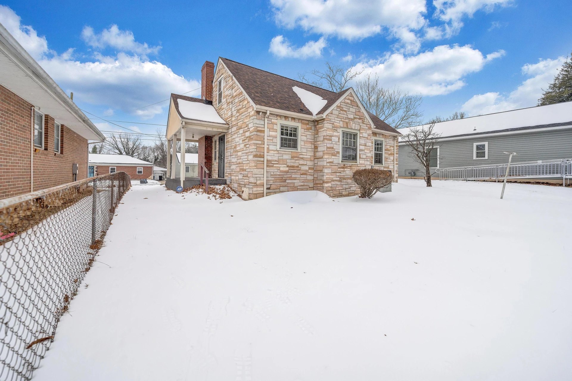 1605 Syracuse AVE NW - Photo 33