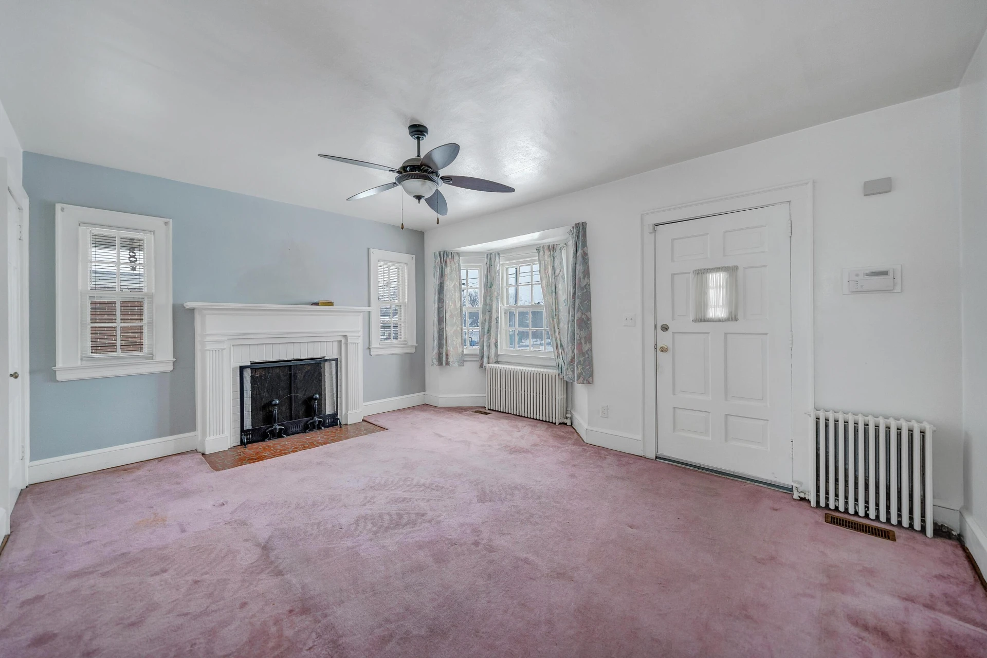 1605 Syracuse AVE NW - Photo 4