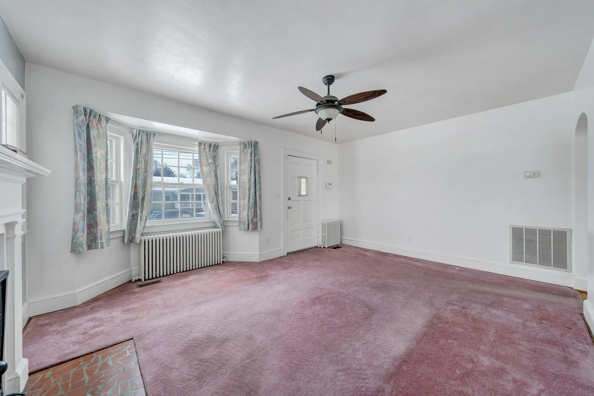 1605 Syracuse AVE NW - Photo 5