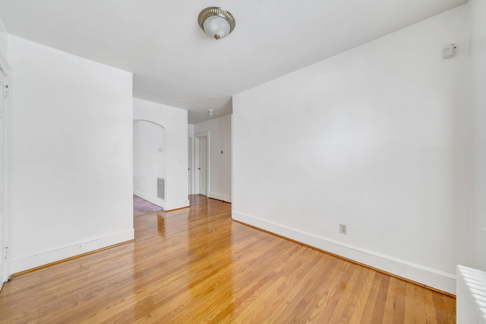 1605 Syracuse AVE NW - Photo 9