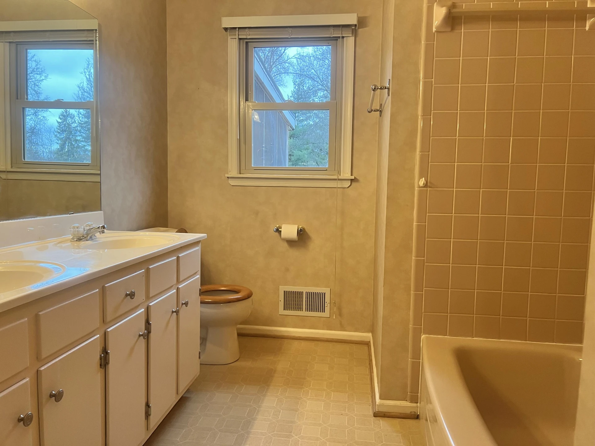3339 Kingswood DR - Photo 6