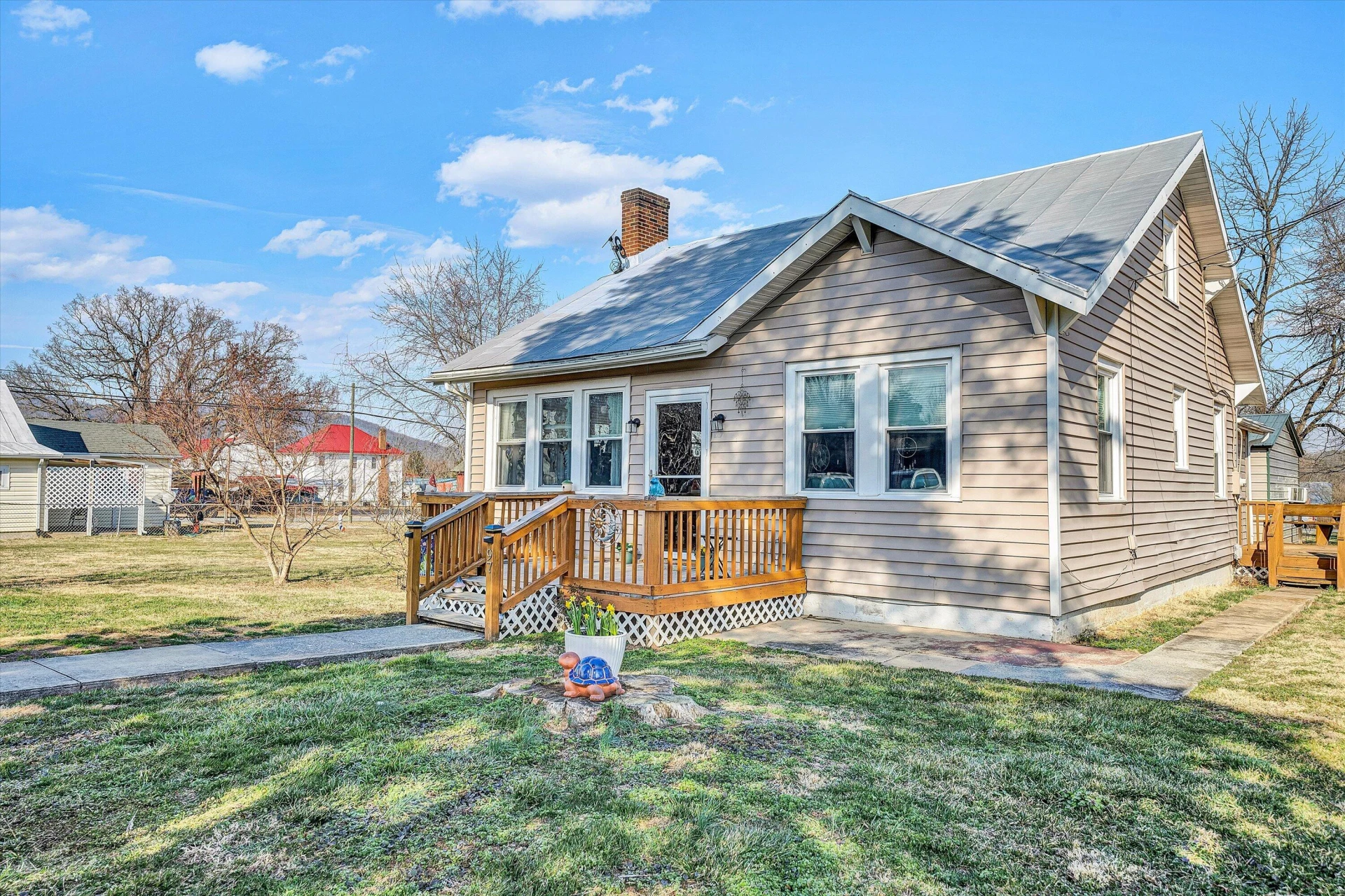 97 Woodman AVE - Photo 4