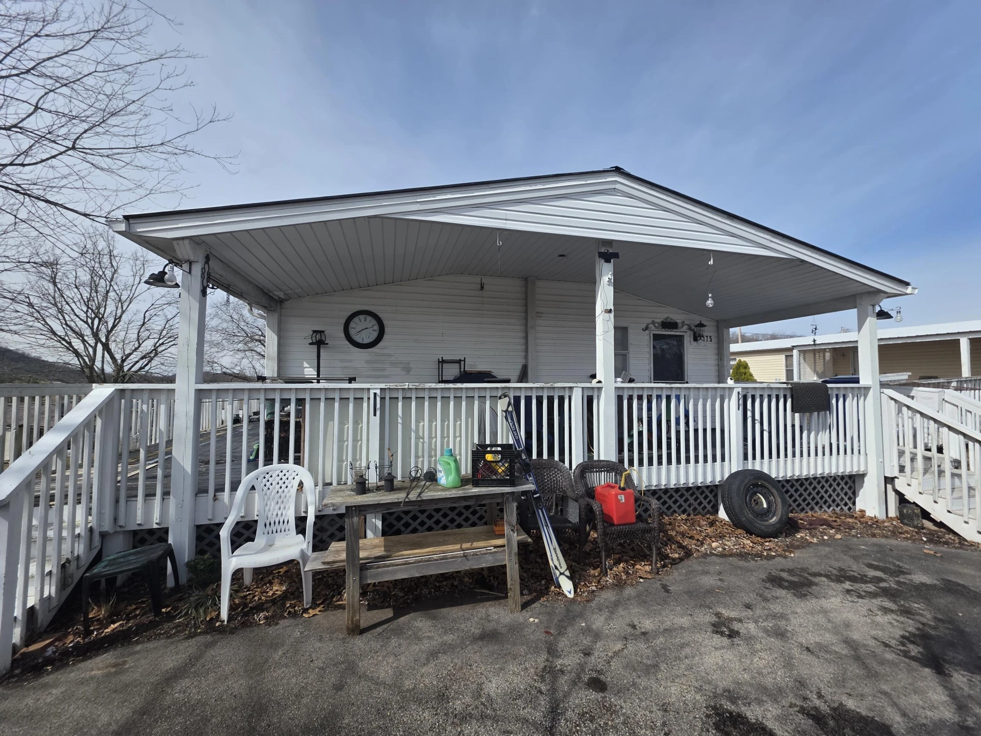 175 Jones ST SE - Photo 2
