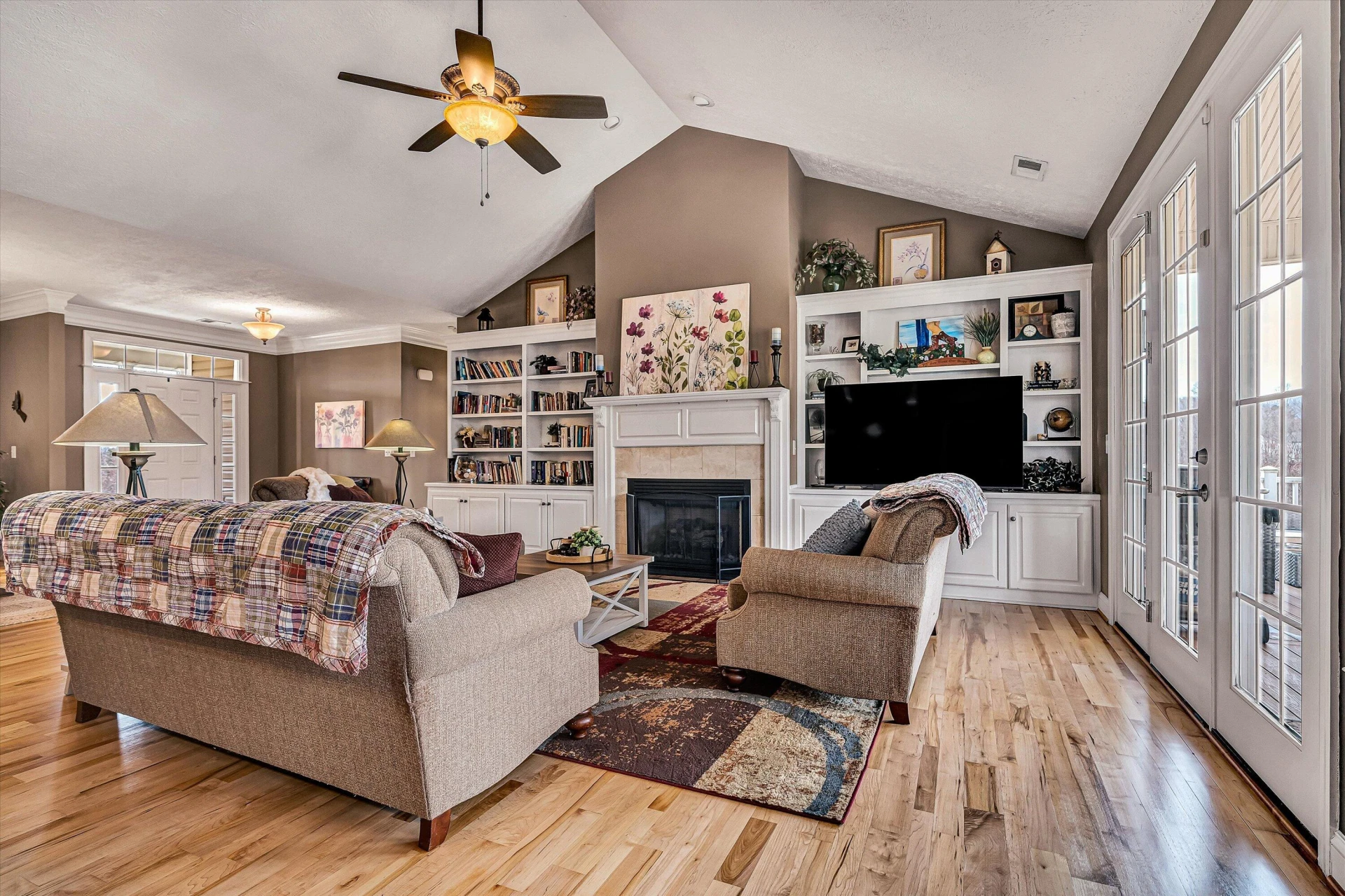 323 DEERBERRY LN - Photo 17