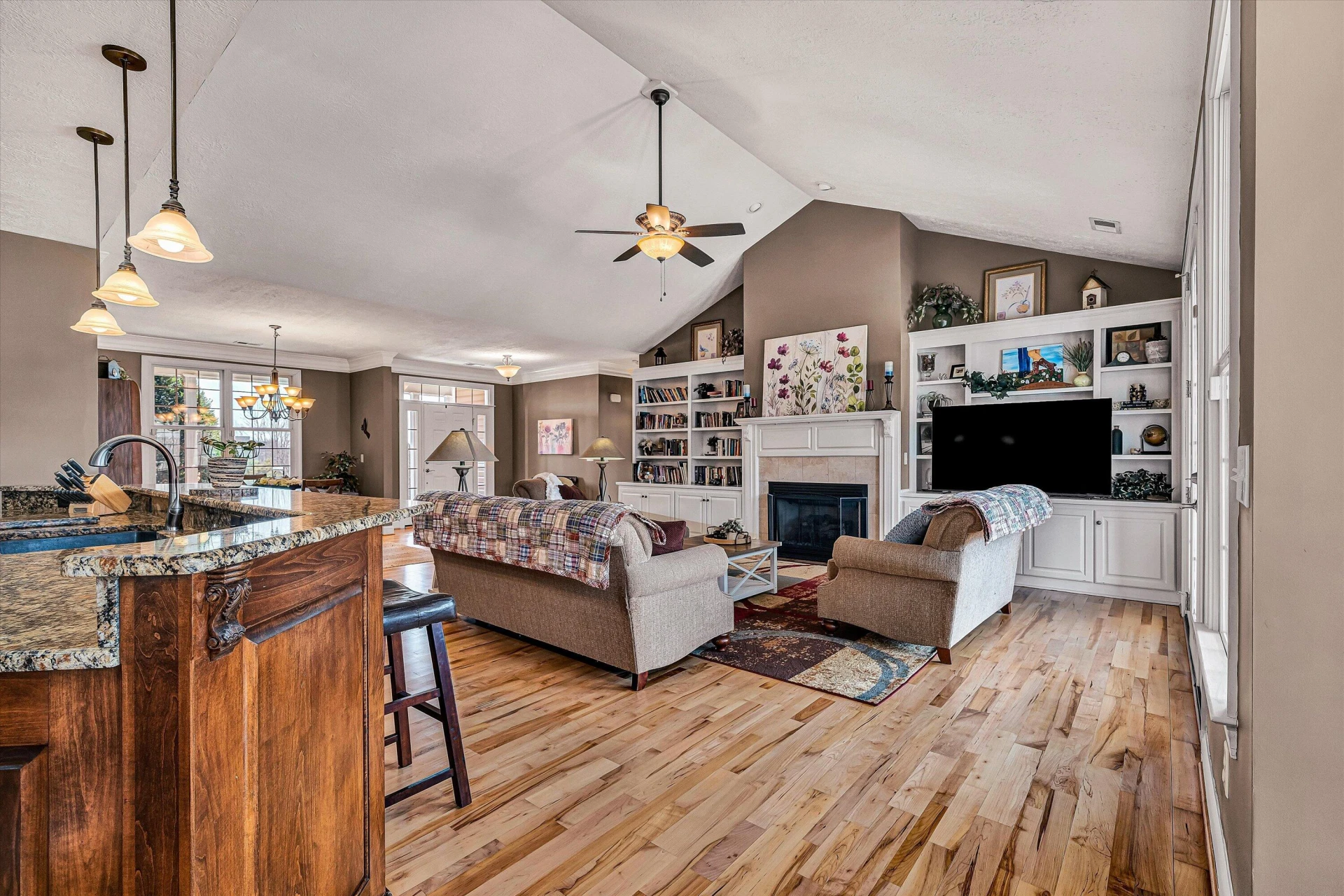 323 DEERBERRY LN - Photo 18