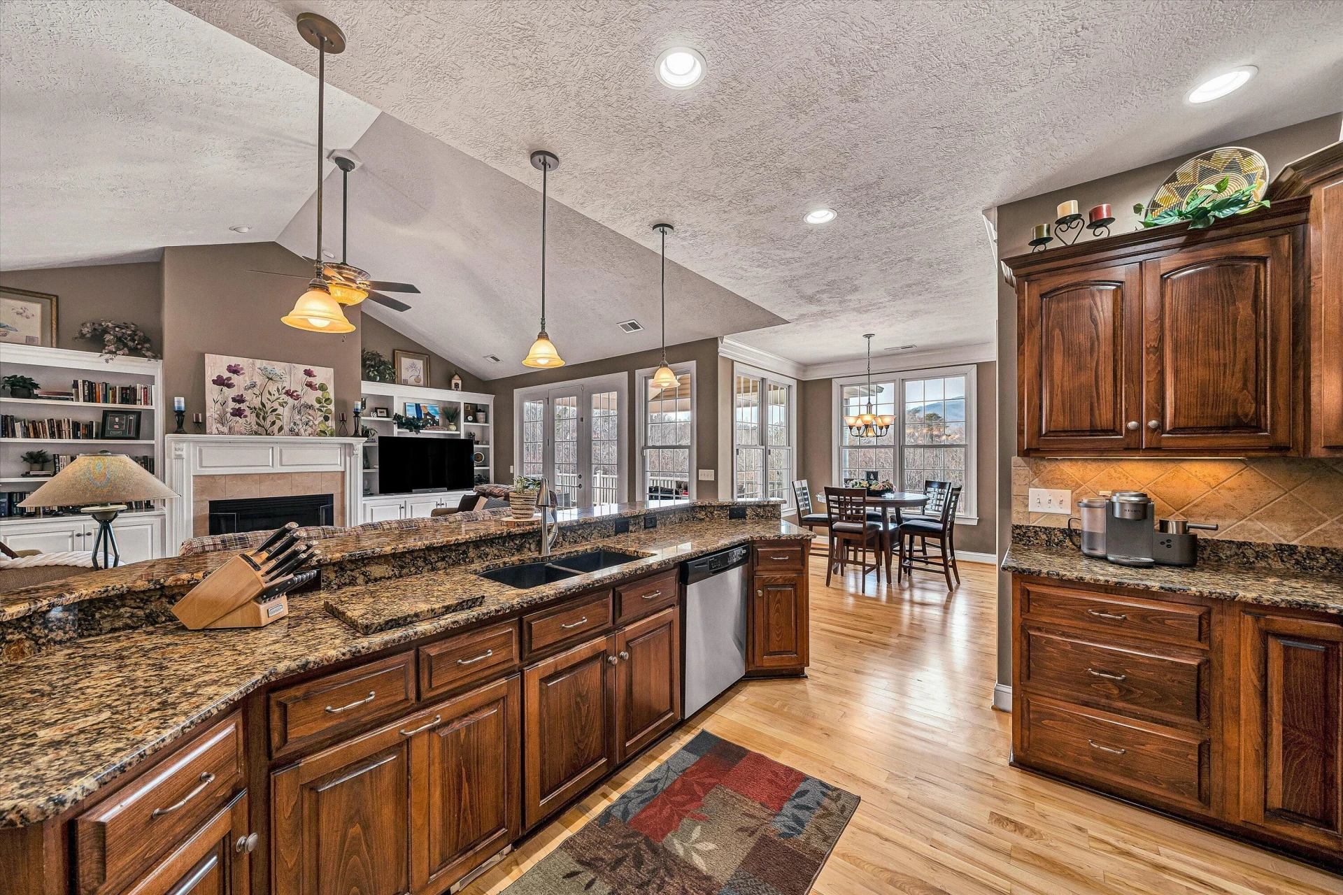 323 DEERBERRY LN - Photo 23